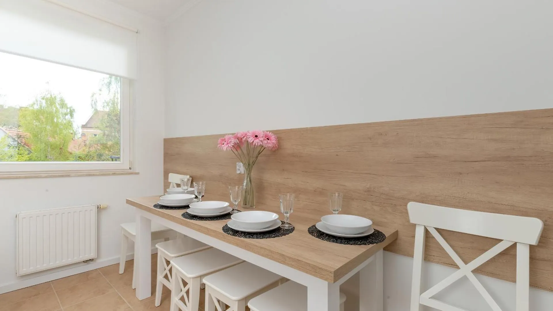 Two Bedroom Apartment In Gdansk With Desk For Remote Work And Bathtub By Noclegi Renters