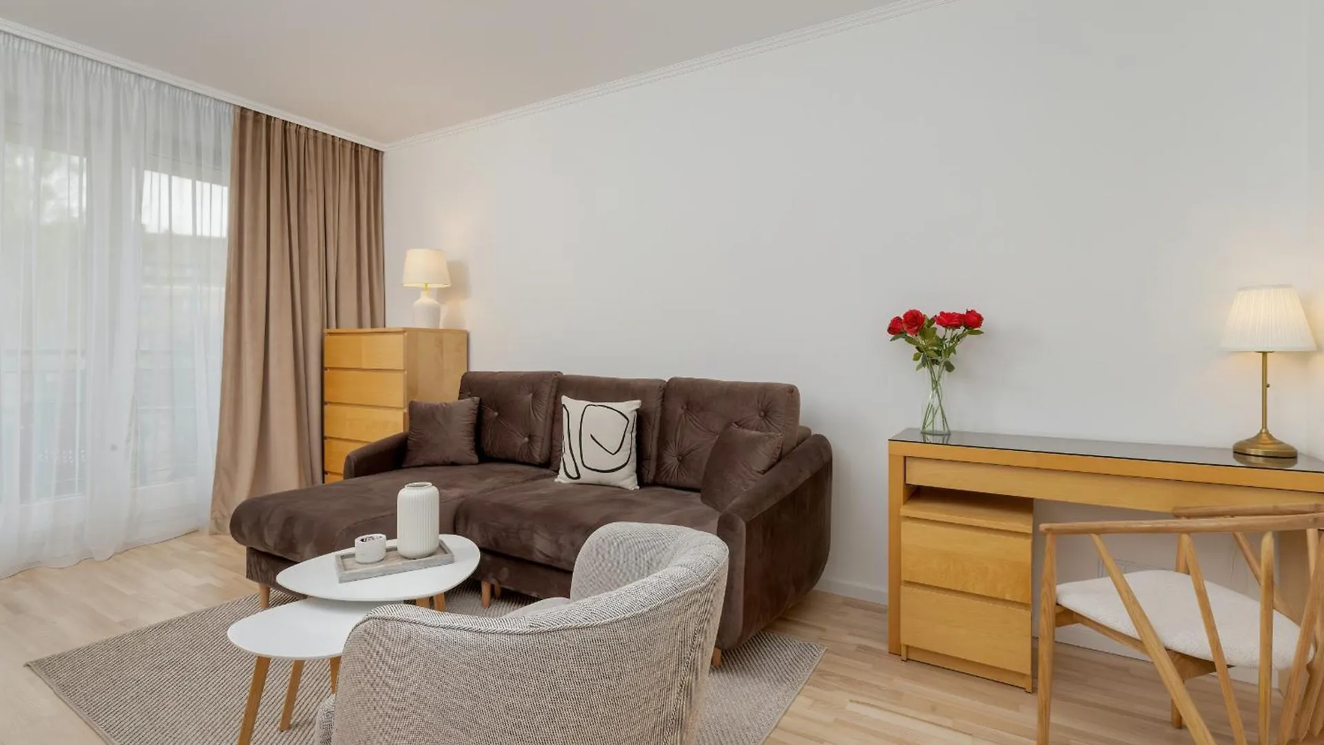 Two Bedroom Apartment In Gdansk With Desk For Remote Work And Bathtub By Noclegi Renters