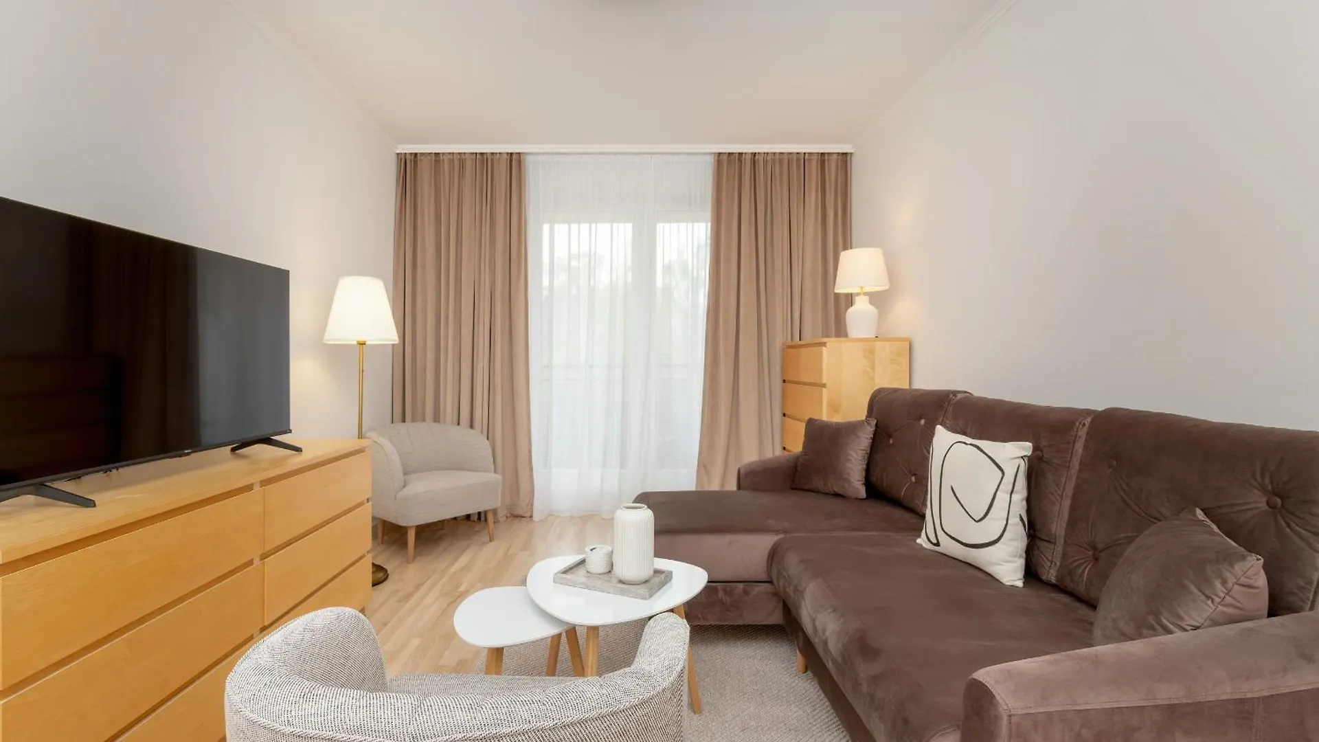 Two Bedroom Apartment In Gdansk With Desk For Remote Work And Bathtub By Noclegi Renters Poland